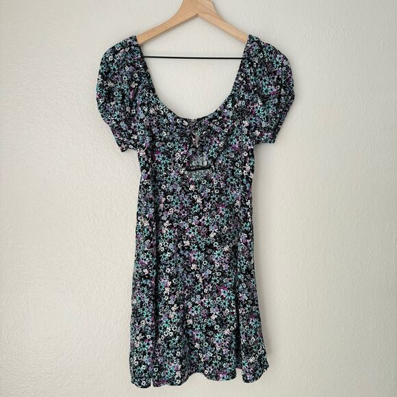 SO Womens Blue Floral Mini Dress Puff Sleeve Babydoll Keyhole Preppy Size Medium - Picture 1 of 7